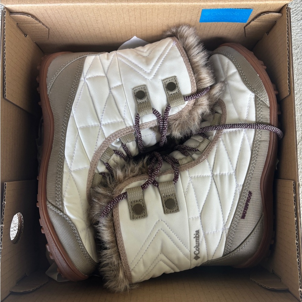 Columbia Women's Cozy Comfort Shorty Boots  waterproof size 7